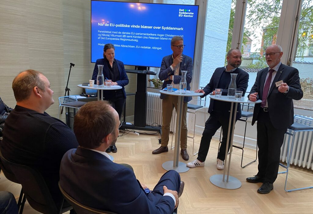 Paneldebat med to danske medlemmer af Europa-Parlamentet Nikolaj Villumsen (Ø) og Asger Christensen (V) samt Karsten Uno Petersen. Debatten var modereret af Altingets EU-redaktør Rikke Albrechtsen.